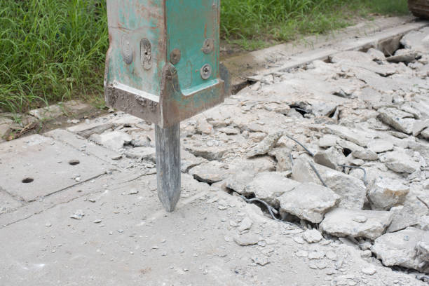 machine to crush concrete in the city street